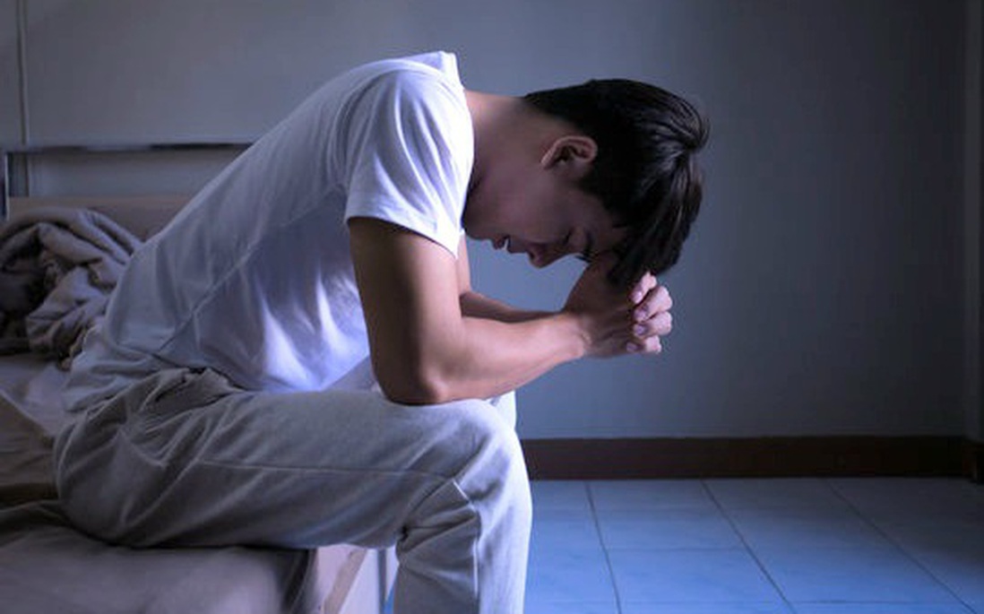 Chàng trai đồng tính mệt mỏi khi phải mang "mặt nạ" trước người thân