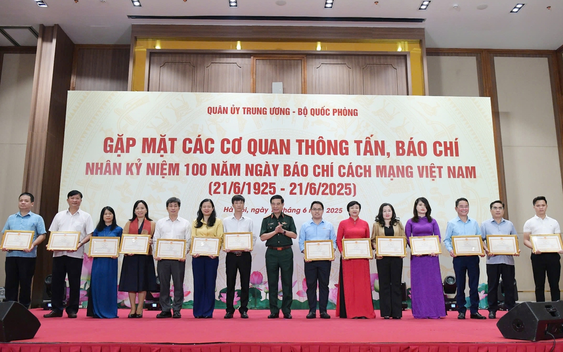 Báo Phụ nữ Việt Nam được Quân ủy Trung ương - Bộ Quốc phòng tặng Bằng khen
