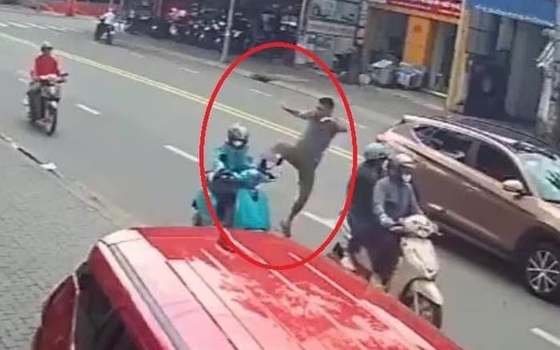Vụ người đàn ông đạp ngã nữ xe ôm: Đường phố không phải sàn đấu để phô diễn thói côn đồ