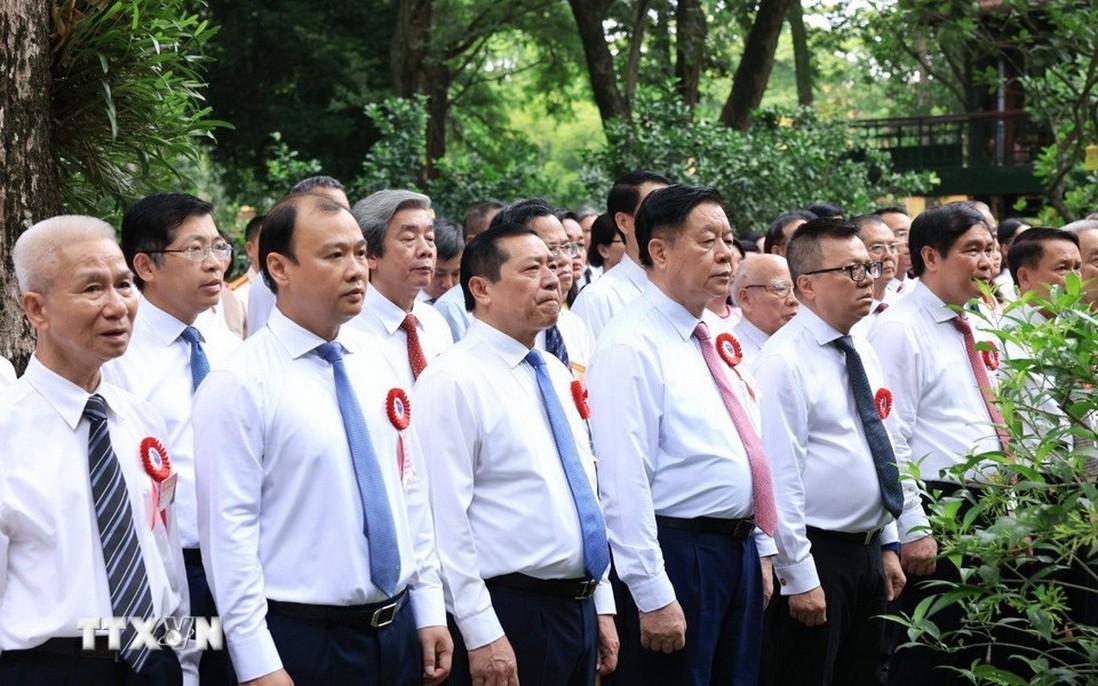 Lễ báo công dâng Bác nhân kỷ niệm 100 năm Ngày Báo chí Cách mạng Việt Nam