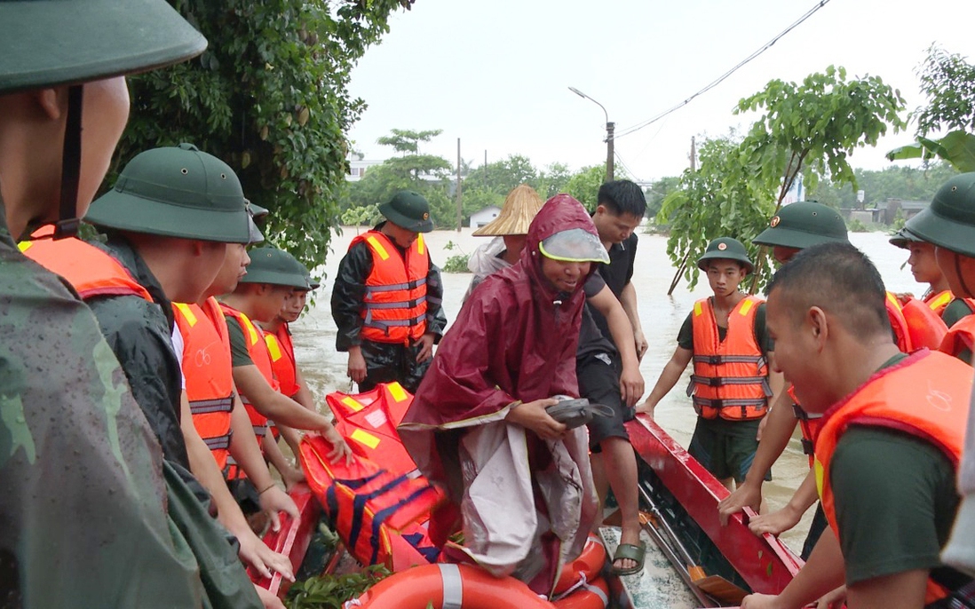 Thái Nguyên: Huy động 200 cán bộ, chiến sĩ và phương tiện giúp Nhân dân tại các điểm ngập úng