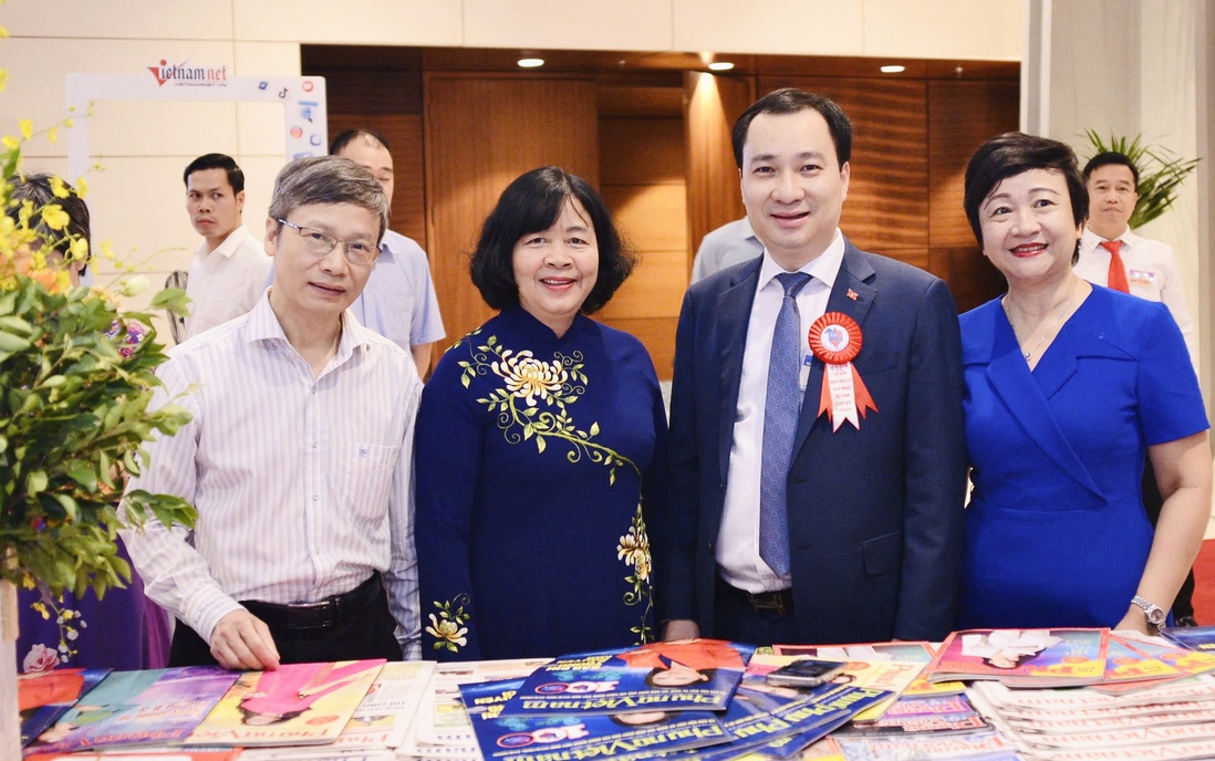 Lãnh đạo Đảng, Nhà nước thăm gian trưng bày Báo Phụ nữ Việt Nam tại Hội báo toàn quốc 2025