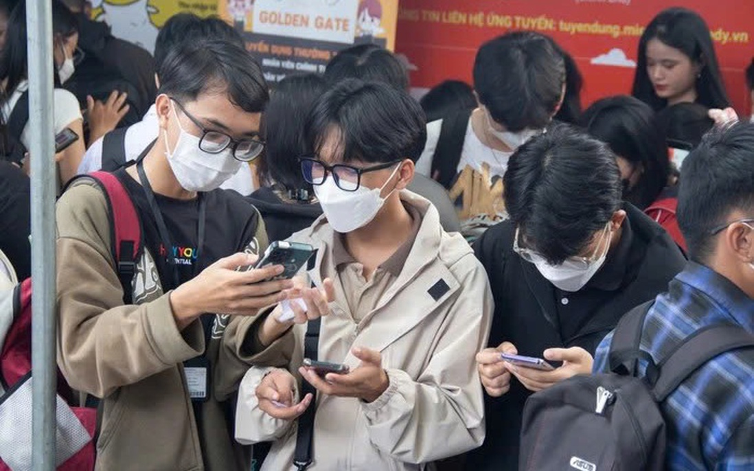 Bẫy lừa "việc nhẹ lương cao" rình rập học sinh vùng cao