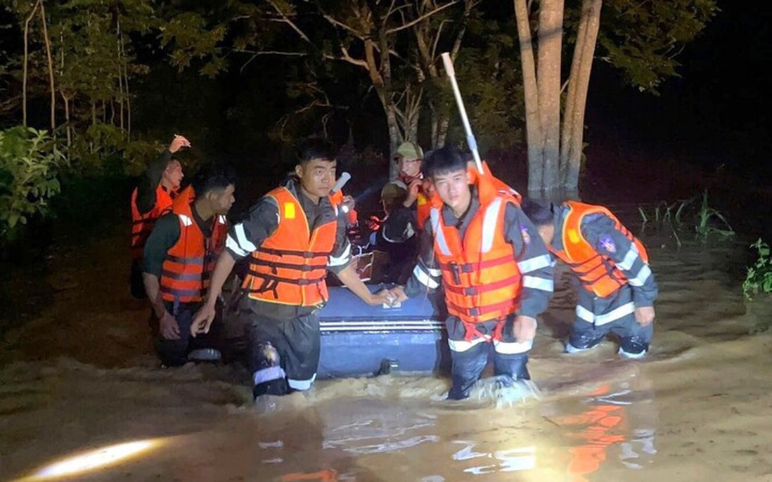 Lạng Sơn: Hàng trăm hộ dân bị cô lập trong mưa lũ