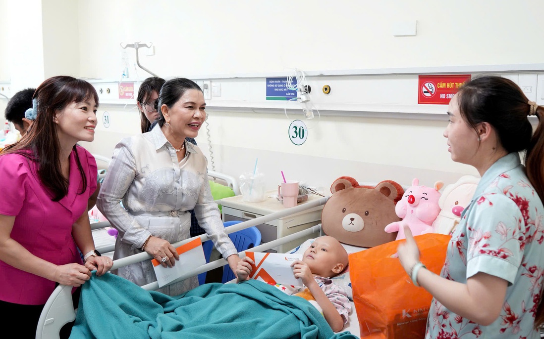 Trao quà cho bệnh nhi và hỗ trợ trẻ em có hoàn cảnh khó khăn tại 9 bệnh viện