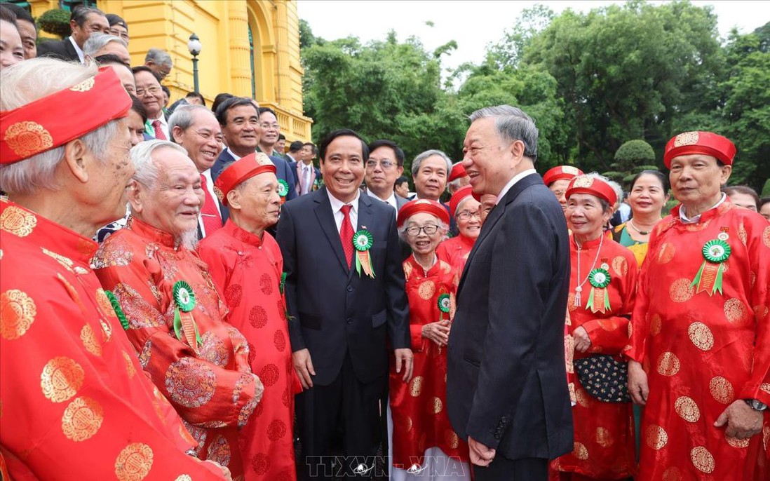 Người cao tuổi Việt Nam tiên phong, gương mẫu tham gia xây dựng hệ thống chính trị ở cơ sở