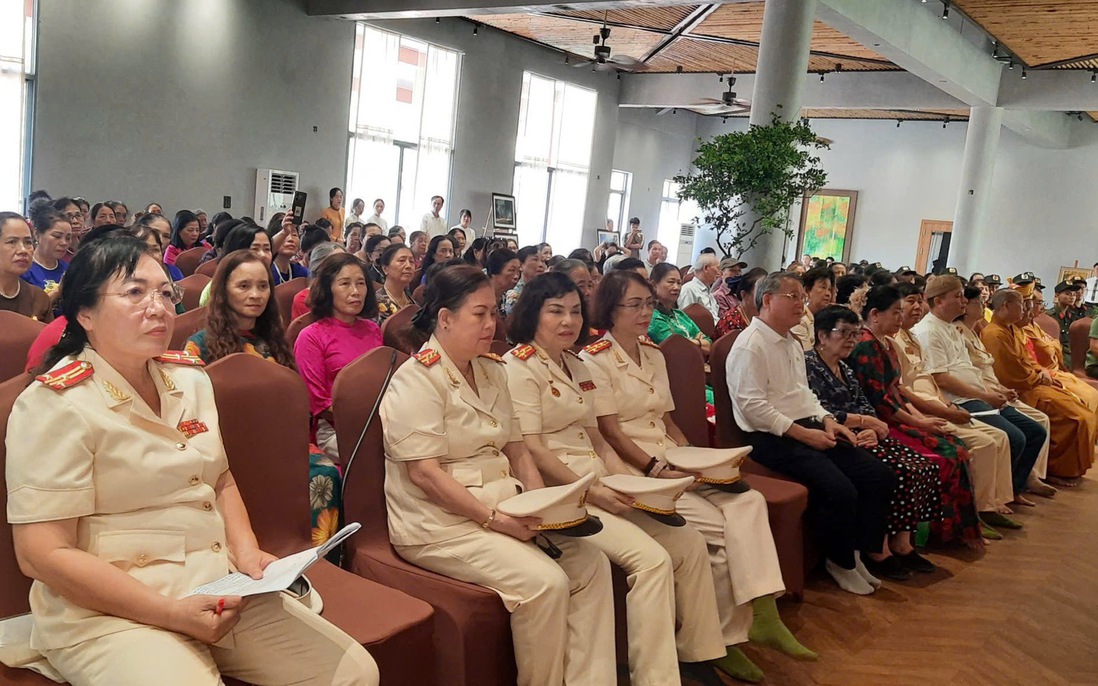 Tri ân, tưởng niệm các anh hùng liệt sĩ Công an nhân dân