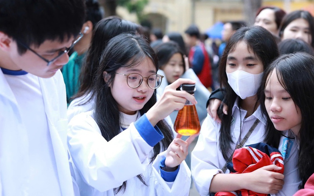 Giáo viên, phụ huynh phấn khởi với chính sách miễn học phí