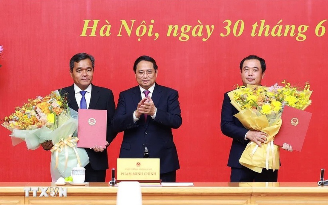 Thủ tướng trao quyết định bổ nhiệm 2 Bí thư Tỉnh ủy làm cán bộ cấp Thứ trưởng