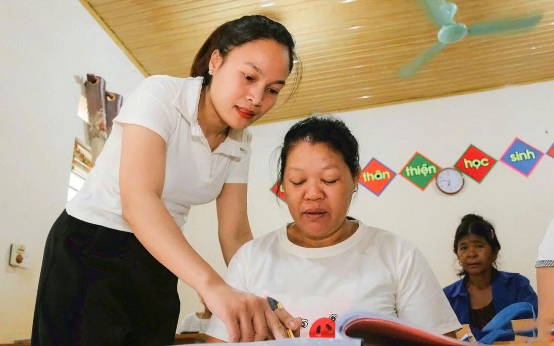 Xóa mù chữ, mở cánh cửa tri thức cho phụ nữ vùng cao Tương Dương