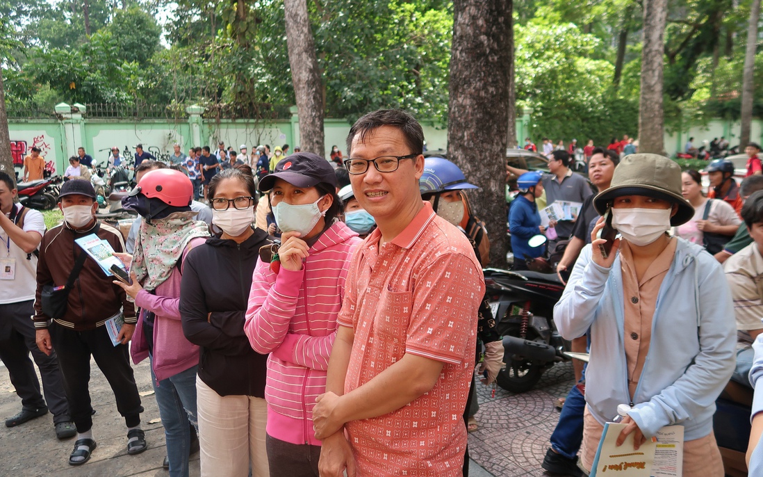 Tuyển sinh lớp 10: Hàng trăm nghìn phụ huynh căng thẳng cùng con