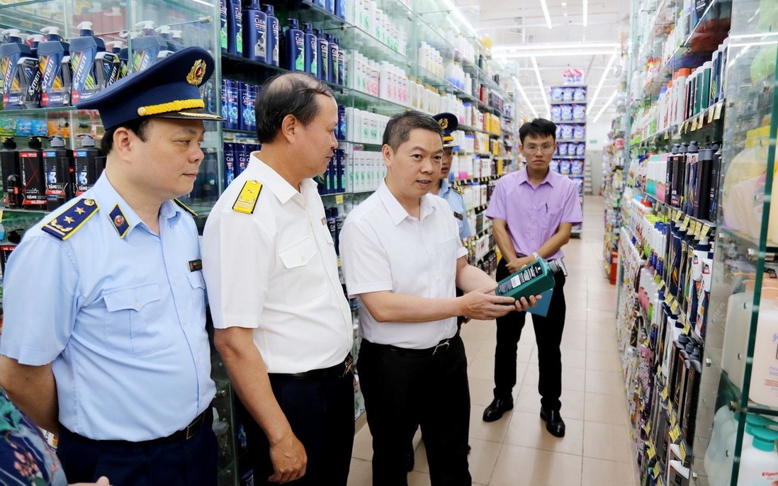 Thủ tướng yêu cầu tiếp tục đẩy mạnh cao điểm ngăn chặn buôn lậu, hàng giả