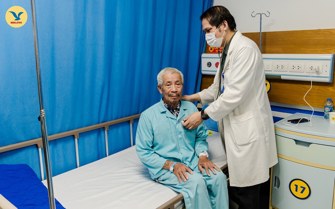 Đi khám sức khỏe phát hiện tổn thương tiền ung thư, bệnh nhân được điều trị triệt căn bằng kỹ thuật hiện đại nhất thế giới 