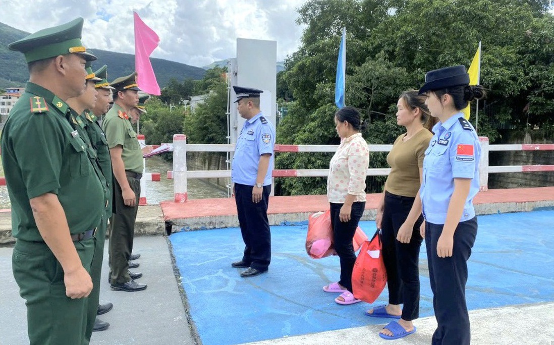 Phát huy vai trò già làng, trưởng bản trong việc ngăn chặn phụ nữ DTTS xuất cảnh trái phép