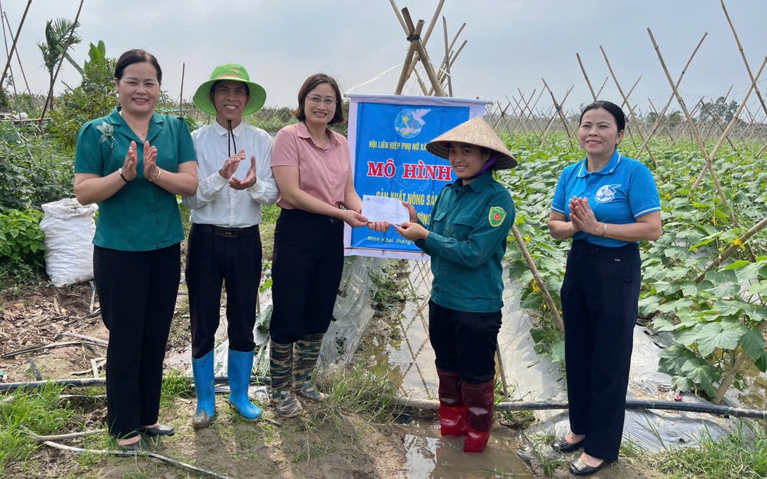 Phụ nữ Thái Bình nhiều cách làm sáng tạo hỗ trợ nhau trong lao động, sản xuất 
