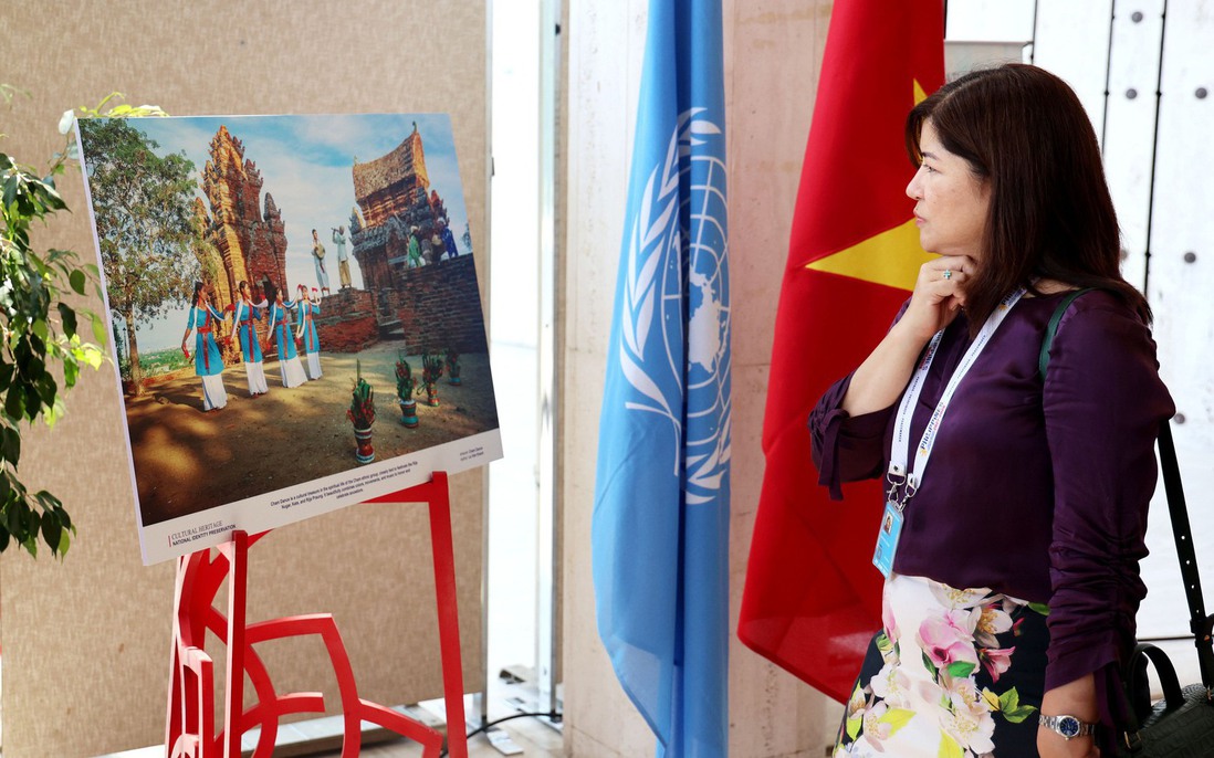 Triển lãm ảnh "Việt Nam - Bản sắc, Nhân văn và Hội nhập" tại Thụy Sĩ cam kết thúc đẩy Quyền con người