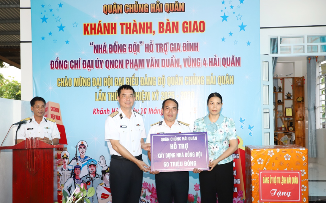Quân chủng Hải quân trao "Nhà đồng đội" cho gia đình quân nhân khó khăn