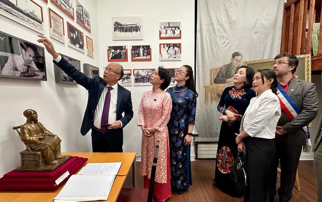 Phó Chủ tịch Quốc hội Nguyễn Thị Thanh thăm Không gian Hồ Chí Minh tại Pháp
