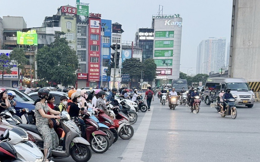 Hà Nội: Cấm môtô, xe gắn máy sử dụng nhiên liệu hóa thạch cần đi kèm cơ chế chuyển đổi