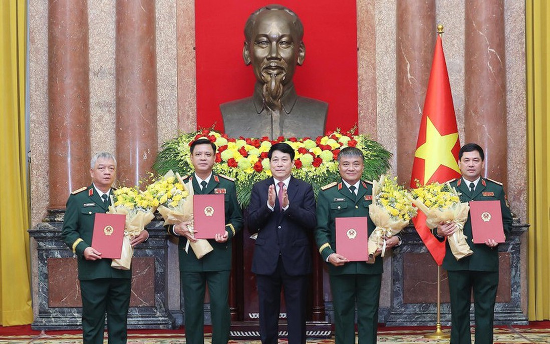 Chủ tịch nước trao quyết định thăng quân hàm cho sỹ quan Quân đội, Công an