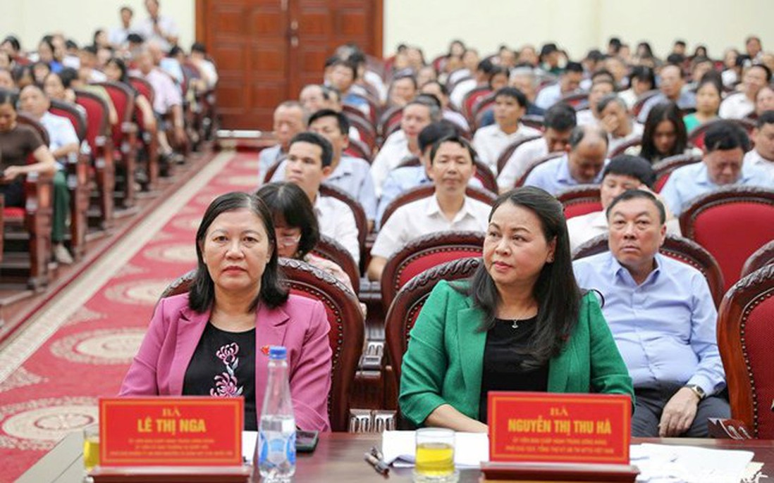 Phó Chủ tịch - Tổng Thư ký UBTƯ MTTQ Việt Nam Nguyễn Thị Thu Hà tiếp xúc cử tri tại Ninh Bình