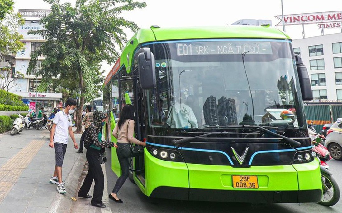 Hà Nội thiết lập chính sách hỗ trợ người dân chuyển đổi xe xăng dầu sang xe điện
