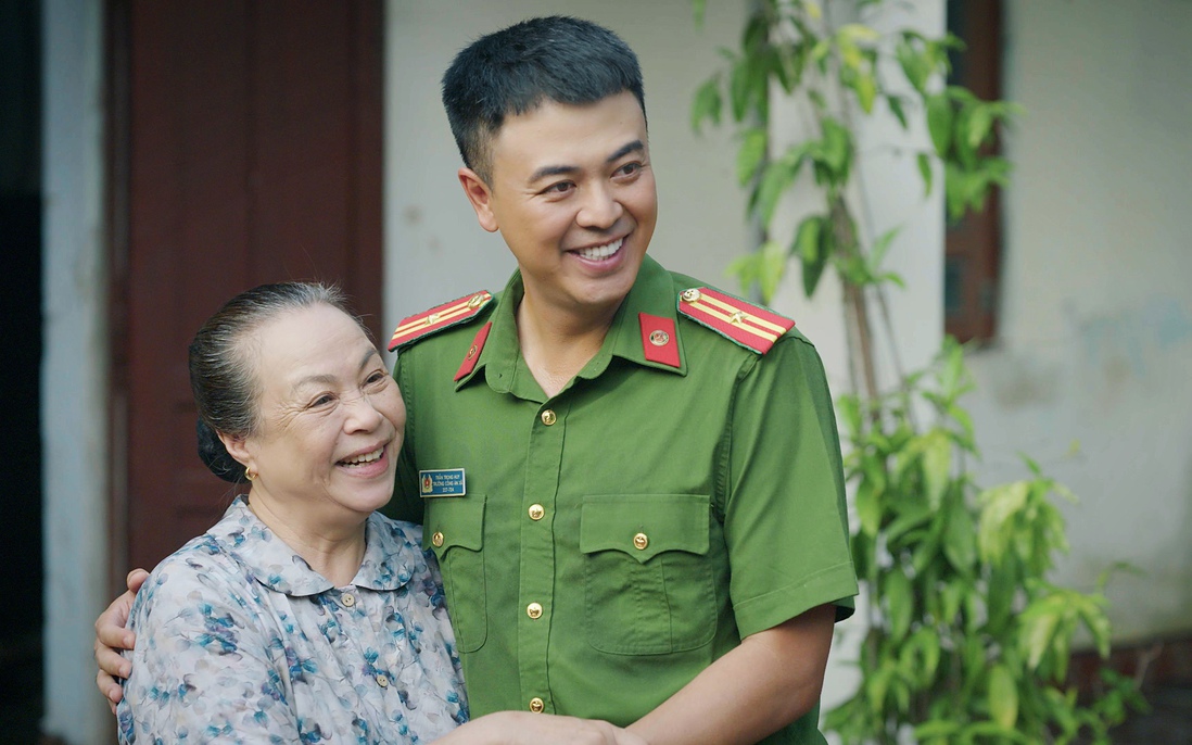 Tuấn Tú lo lắng "mất ăn mất ngủ" khi vào vai công an xã