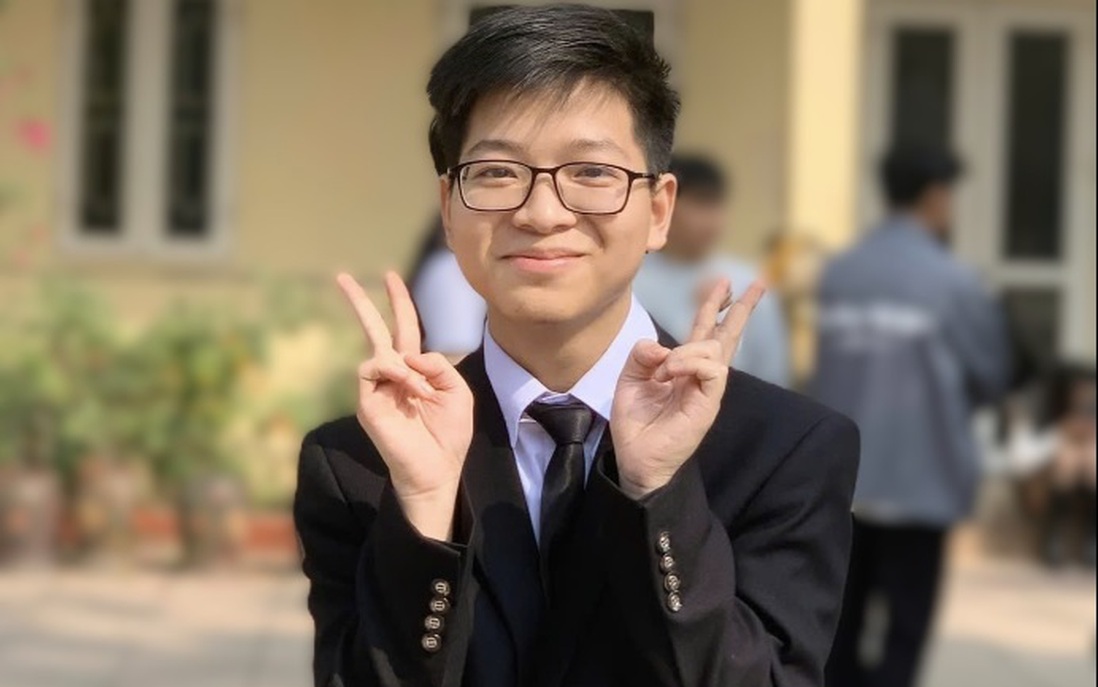 Nam sinh trường làng 2 lần trở thành thủ khoa