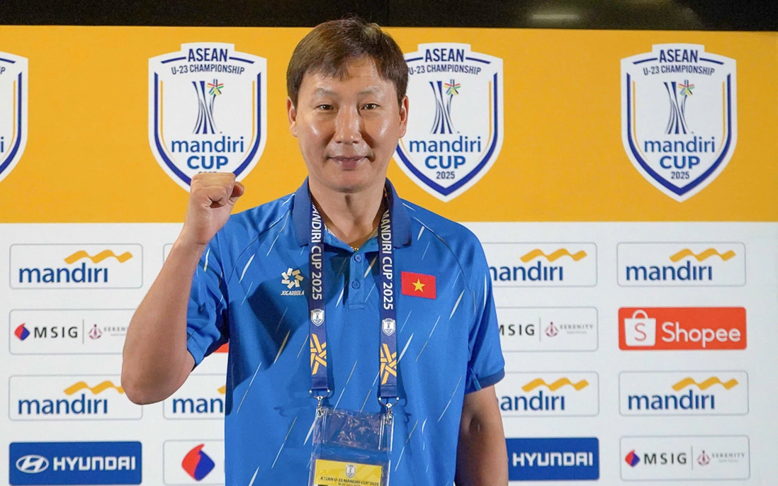 HLV Kim Sang sik và ĐT U23 Việt Nam bước vào hành trình bảo vệ ngôi vô địch Đông Nam Á