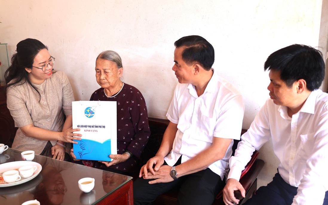 Hội LHPN tỉnh Phú Thọ thăm, tặng quà các gia đình chính sách nhân Ngày 27/7