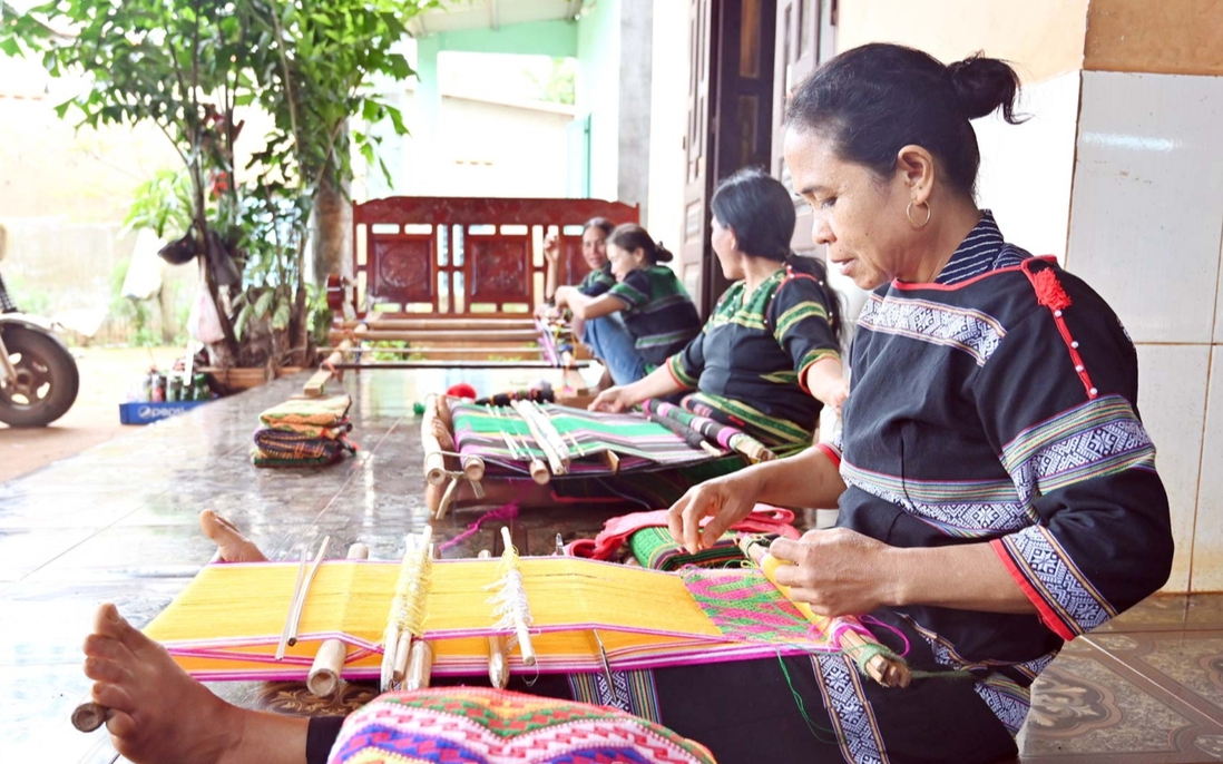 Đảm bảo sự tham gia thực chất của phụ nữ dân tộc thiểu số trong phát triển kinh tế - xã hội
