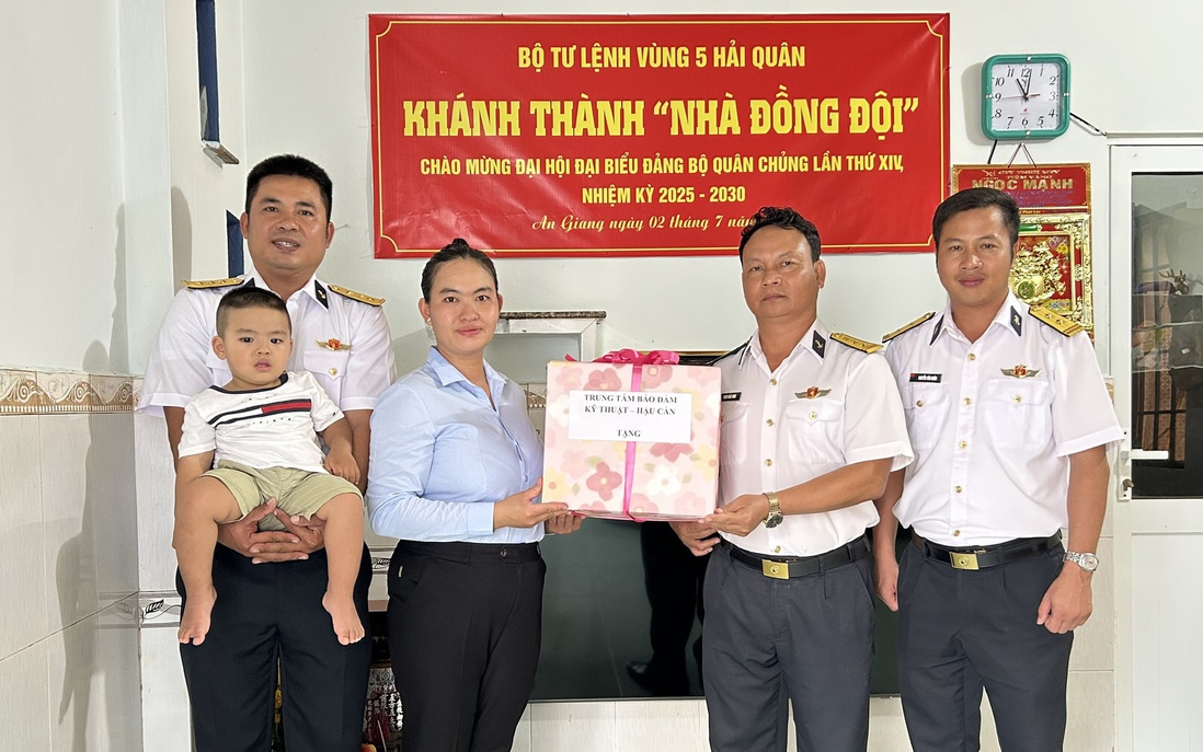 Ấm tình "Nhà đồng đội" ở Vùng 5 Hải quân