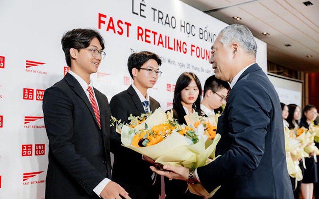 Quỹ Fast Retailing tiếp tục trao học bổng toàn phần cho học sinh Việt Nam