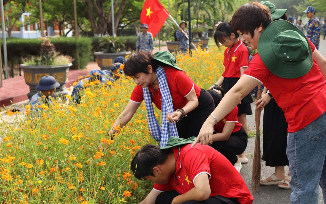 Hơn 3 nghìn hội viên phụ nữ, đoàn viên tri ân Anh hùng Liệt sĩ