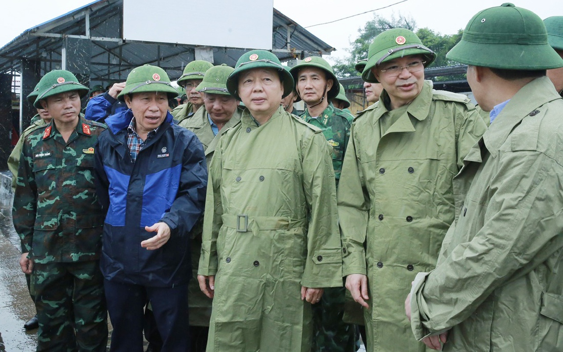 Phó Thủ tướng Trần Hồng Hà: Chuẩn bị cả tình huống triều cường trùng thời điểm bão đổ bộ