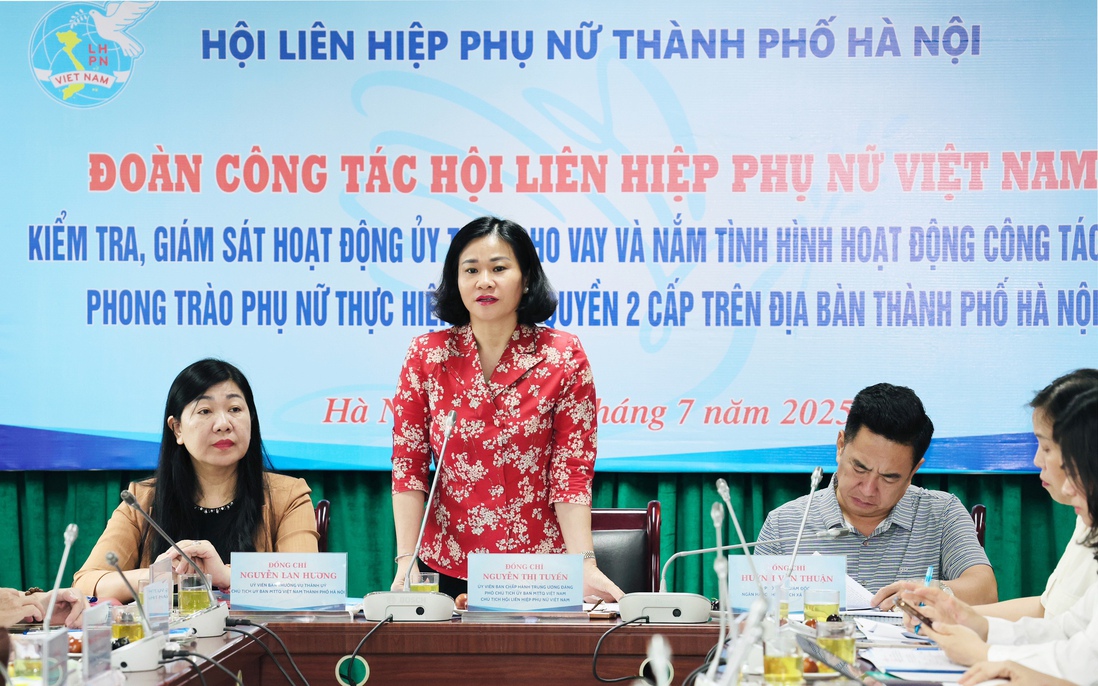 TƯ Hội LHPN Việt Nam kiểm tra hoạt động ủy thác cho vay tại Hội LHPN TP Hà Nội