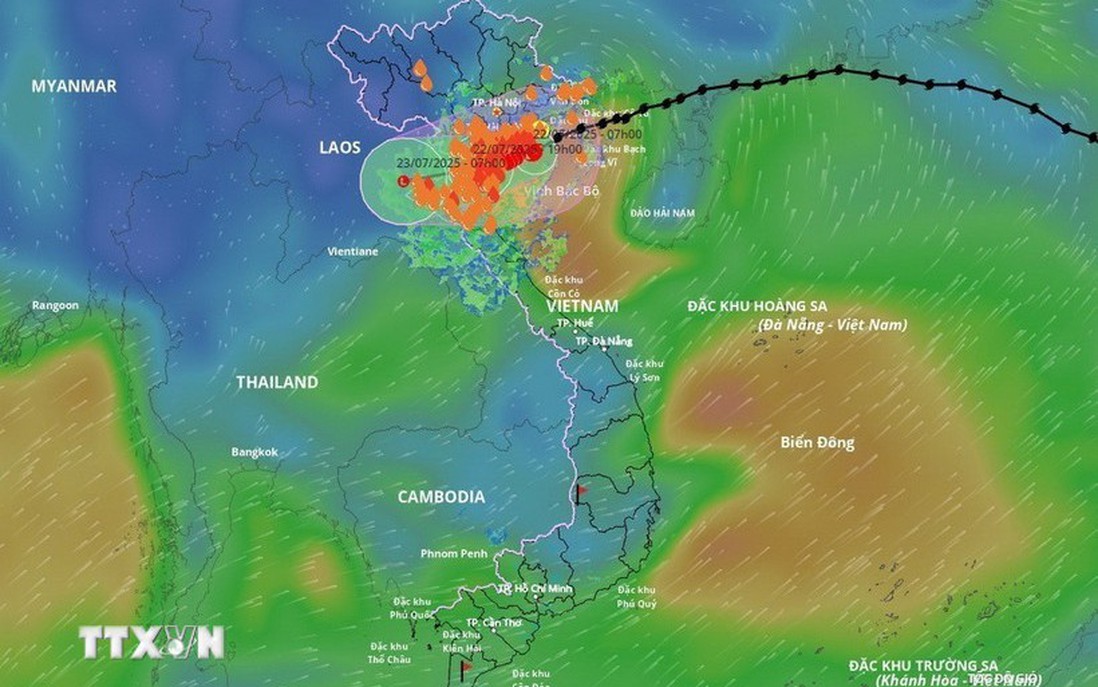 Bão số 3 đang ở trên đất liền ven biển giữa Hưng Yên và Ninh Bình, khẩn trương di dời hàng chục nghìn người