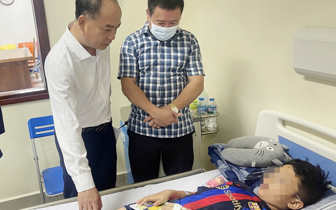 Quỹ Bảo trợ trẻ em Việt Nam thăm hỏi, hỗ trợ gia đình nạn nhân vụ lật tàu du lịch Vịnh Xanh 58