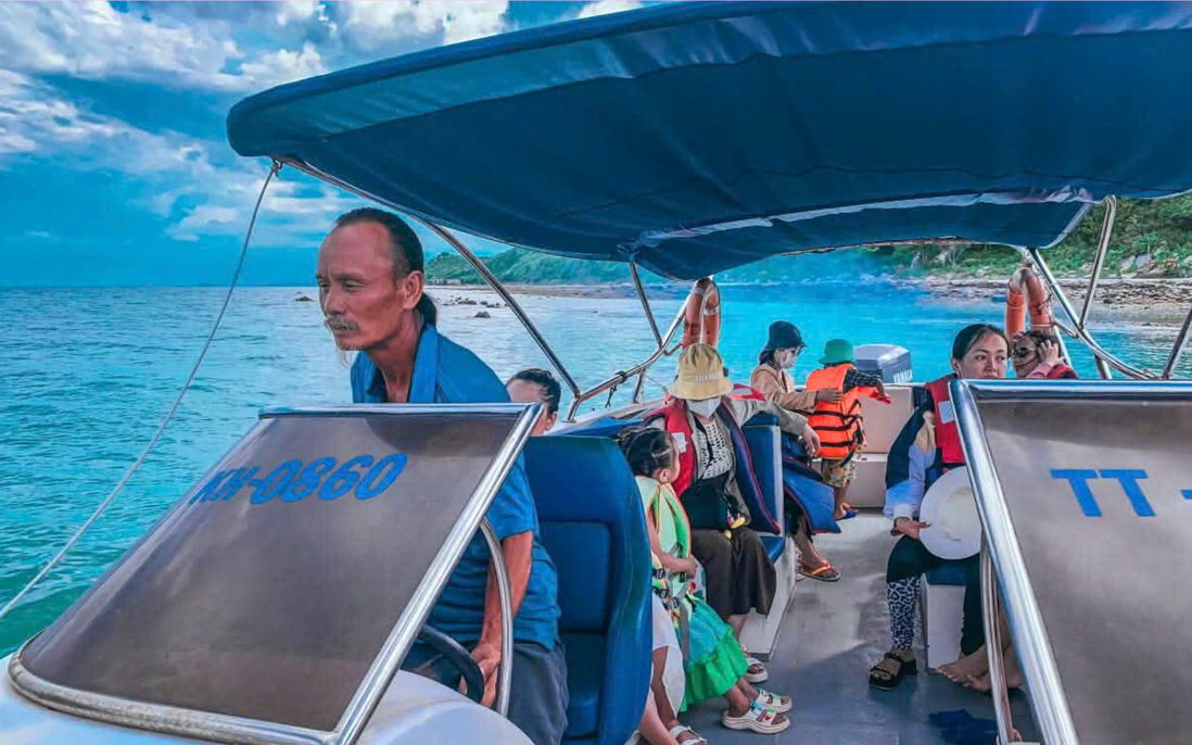 "Tháng 7 nhìn ra, tháng 3 nhìn vào" - kinh nghiệm sống còn của chủ tàu du lịch Vịnh Nha Trang