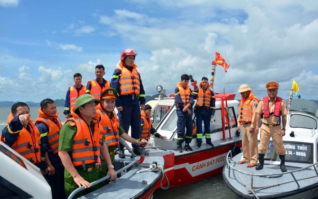 Vụ lật tàu trên vịnh Hạ Long: Tiếp tục nỗ lực tìm kiếm 2 nạn nhân còn lại