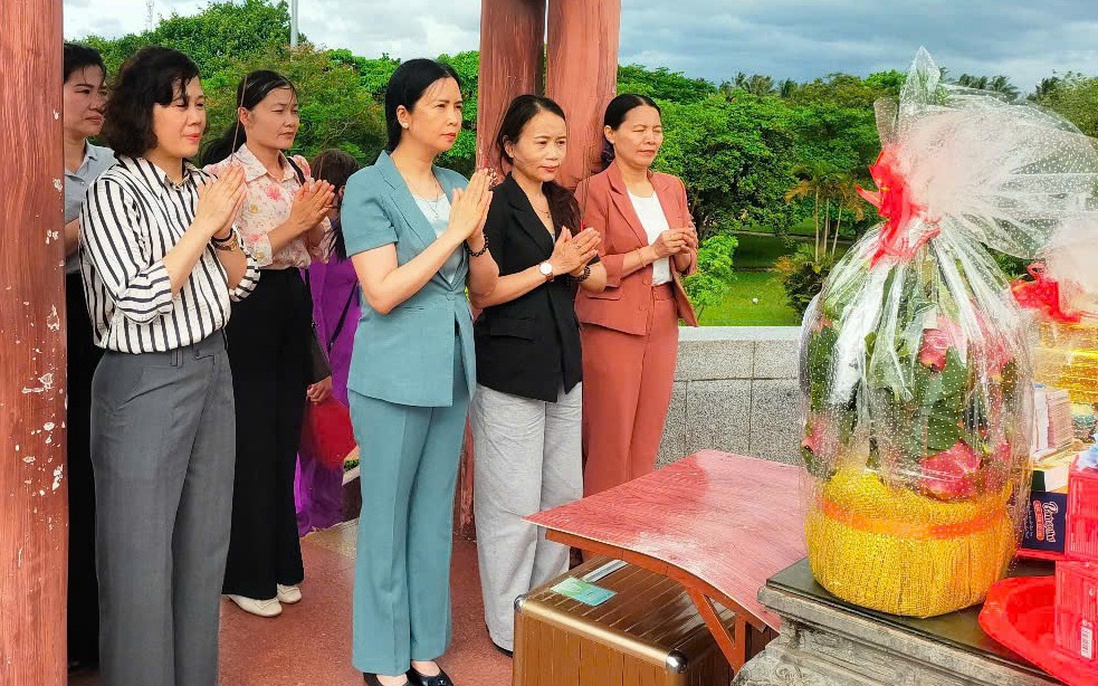 Lãnh đạo Hội LHPNVN dâng hương tri ân các liệt sĩ, thăm, tặng quà Mẹ Việt Nam anh hùng tại Quảng Trị
