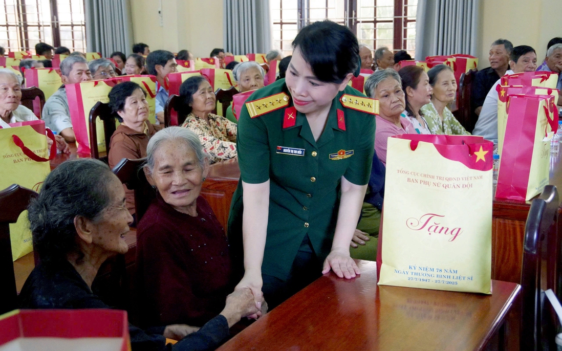 Hành trình tri ân của phụ nữ Quân đội
