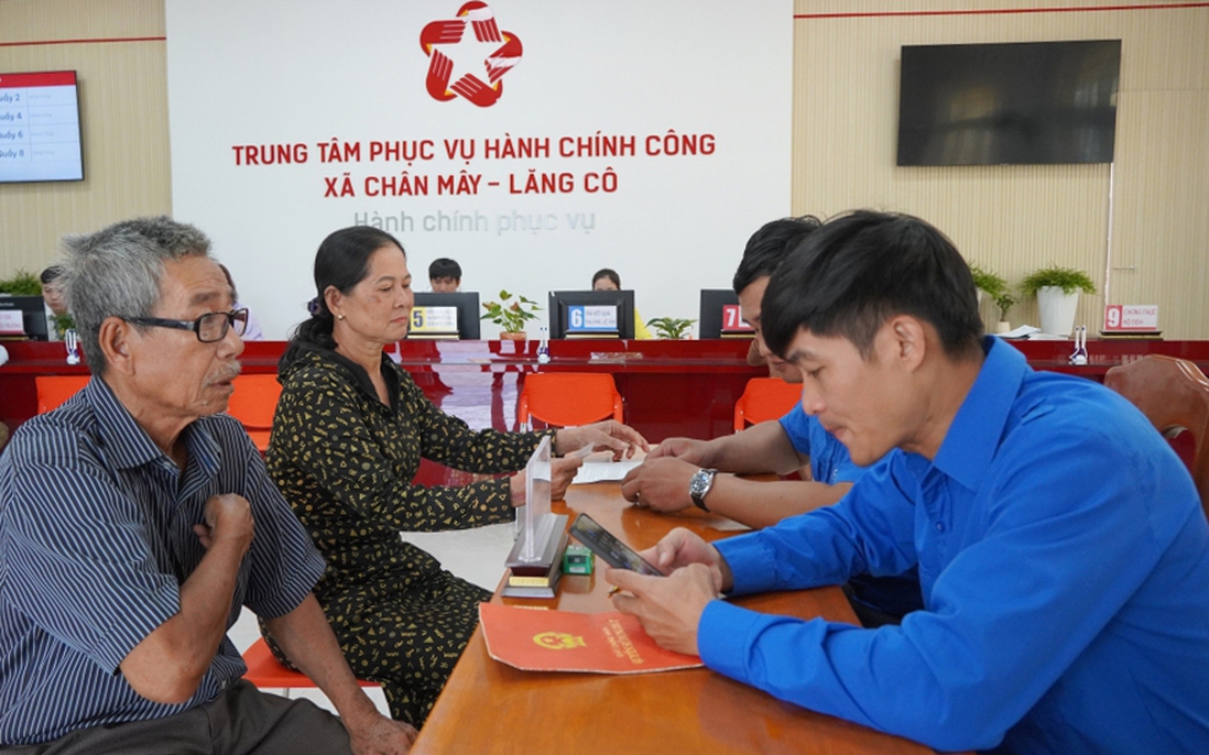 Đưa dịch vụ công đến gần dân: Sức trẻ làm cầu nối số