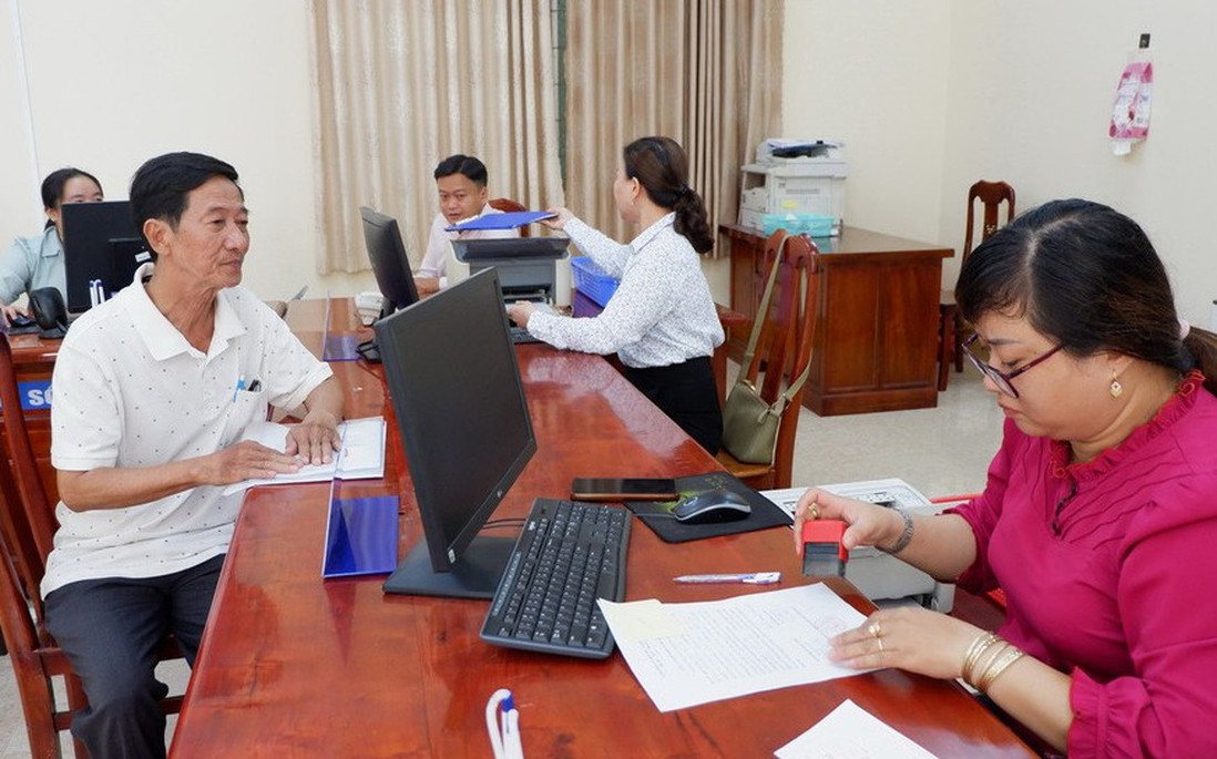 Nghiêm túc phê bình các địa phương chậm kiện toàn nhân sự chủ chốt