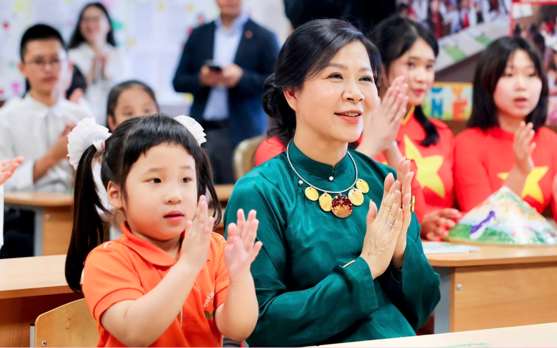 Phu nhân Tổng Bí thư Ngô Phương Ly thăm lớp học tiếng Việt tại Nga