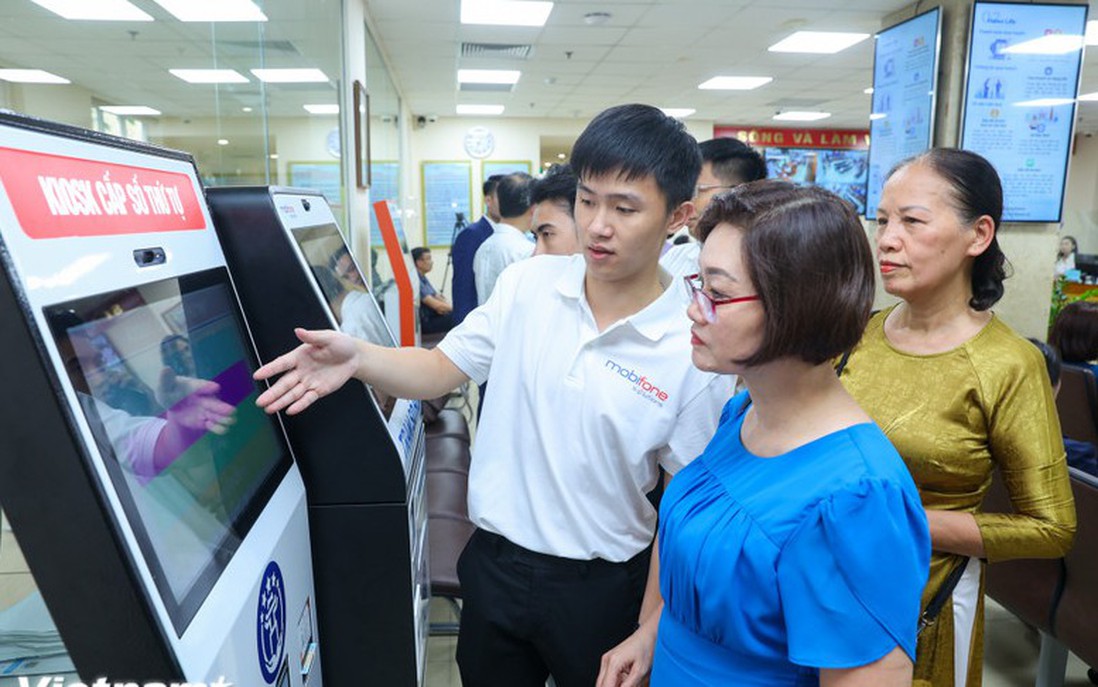 Hà Nội triển khai chiến dịch 45 ngày đêm hỗ trợ chuyển đổi số tại 126 xã, phường