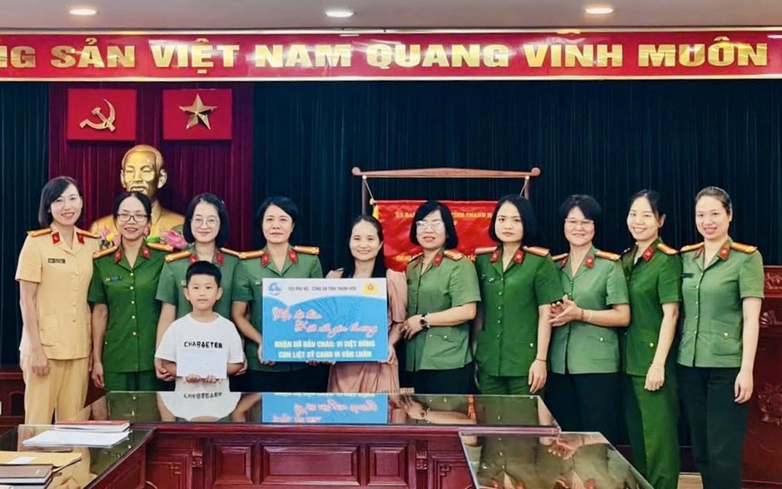 Hội Phụ nữ Công an tỉnh Thanh Hóa nhận đỡ đầu con liệt sĩ 