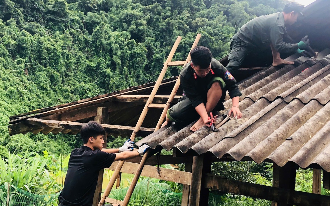 Trung đoàn Cảnh sát cơ động Đông Bắc giúp đồng bào dân tộc "Xóa nhà tạm, nhà dột nát"