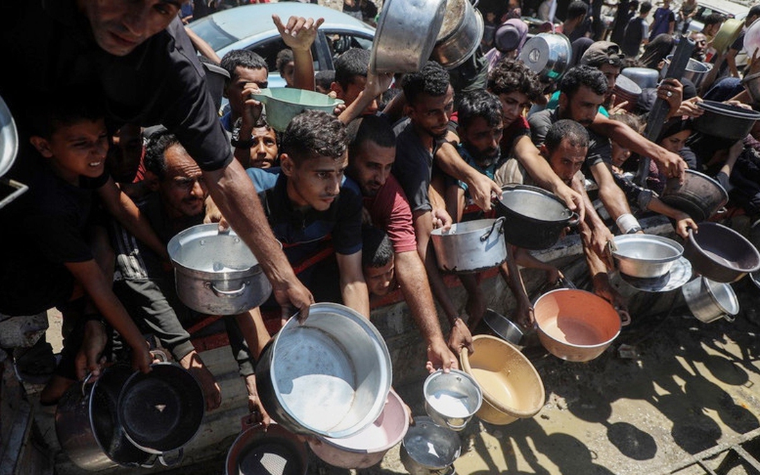 Israel mở "hành lang sống" cho đoàn xe chuyển viện trợ đến Gaza