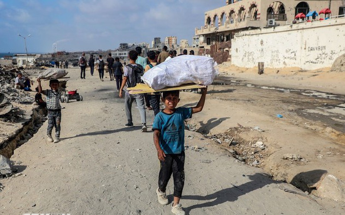 Israel tạm dừng hoạt động quân sự tại Gaza, nối lại thả hàng cứu trợ